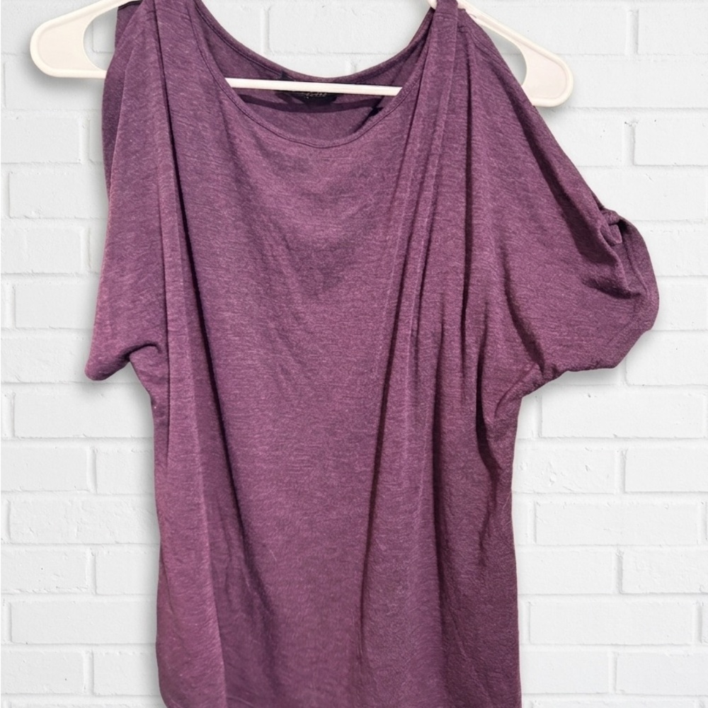 Women's Cold-Shoulder Tee in Heather Purple